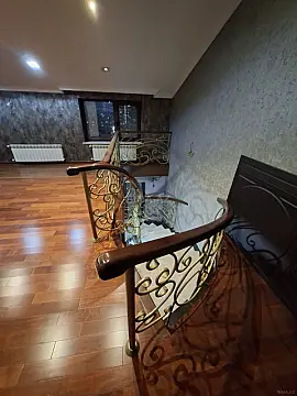 Satılır 5 otaqlı mənzil 310 m²