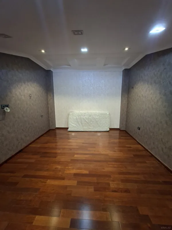 Satılır 5 otaqlı mənzil 310 m²