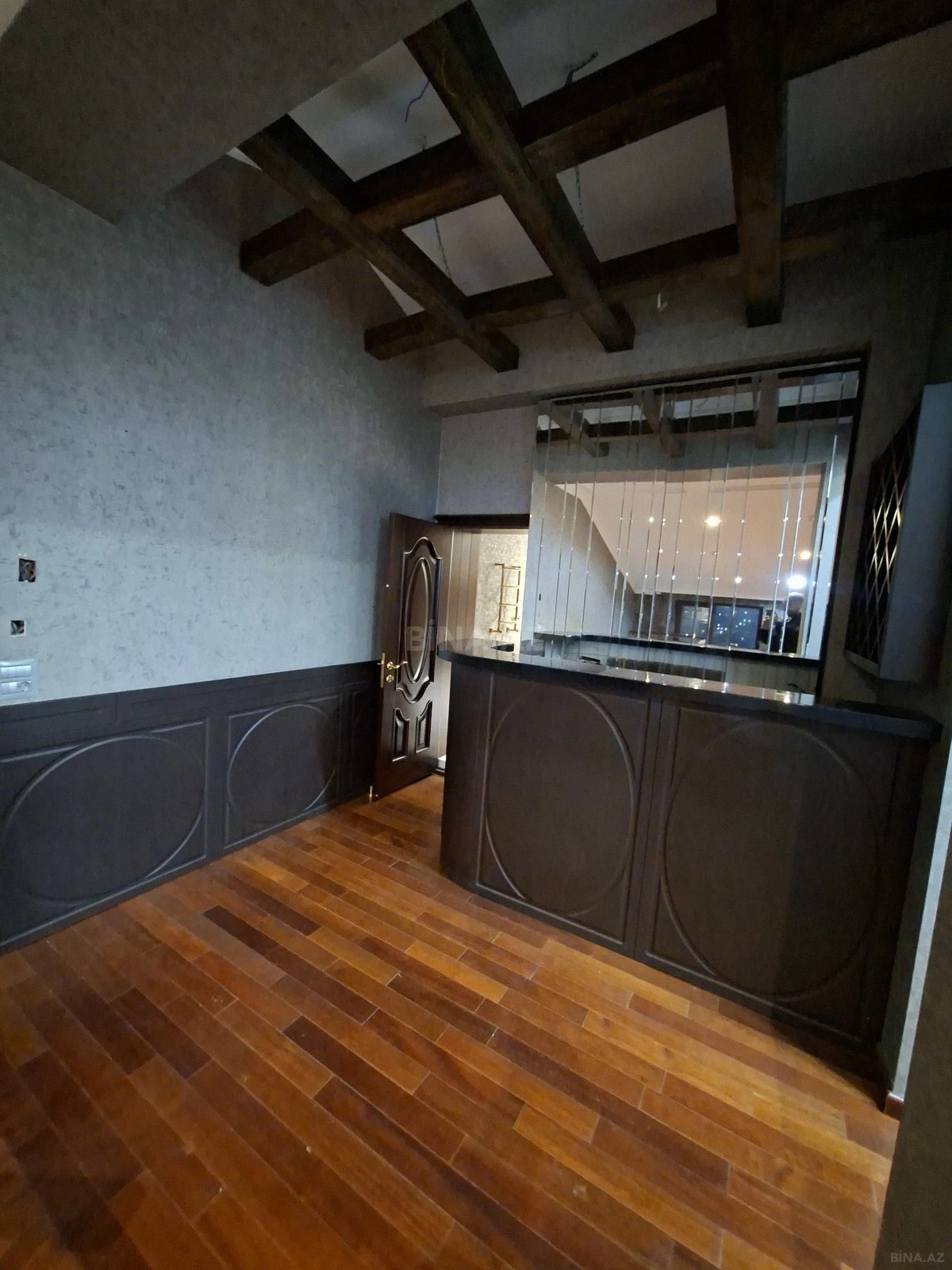 Satılır 5 otaqlı mənzil 310 m²