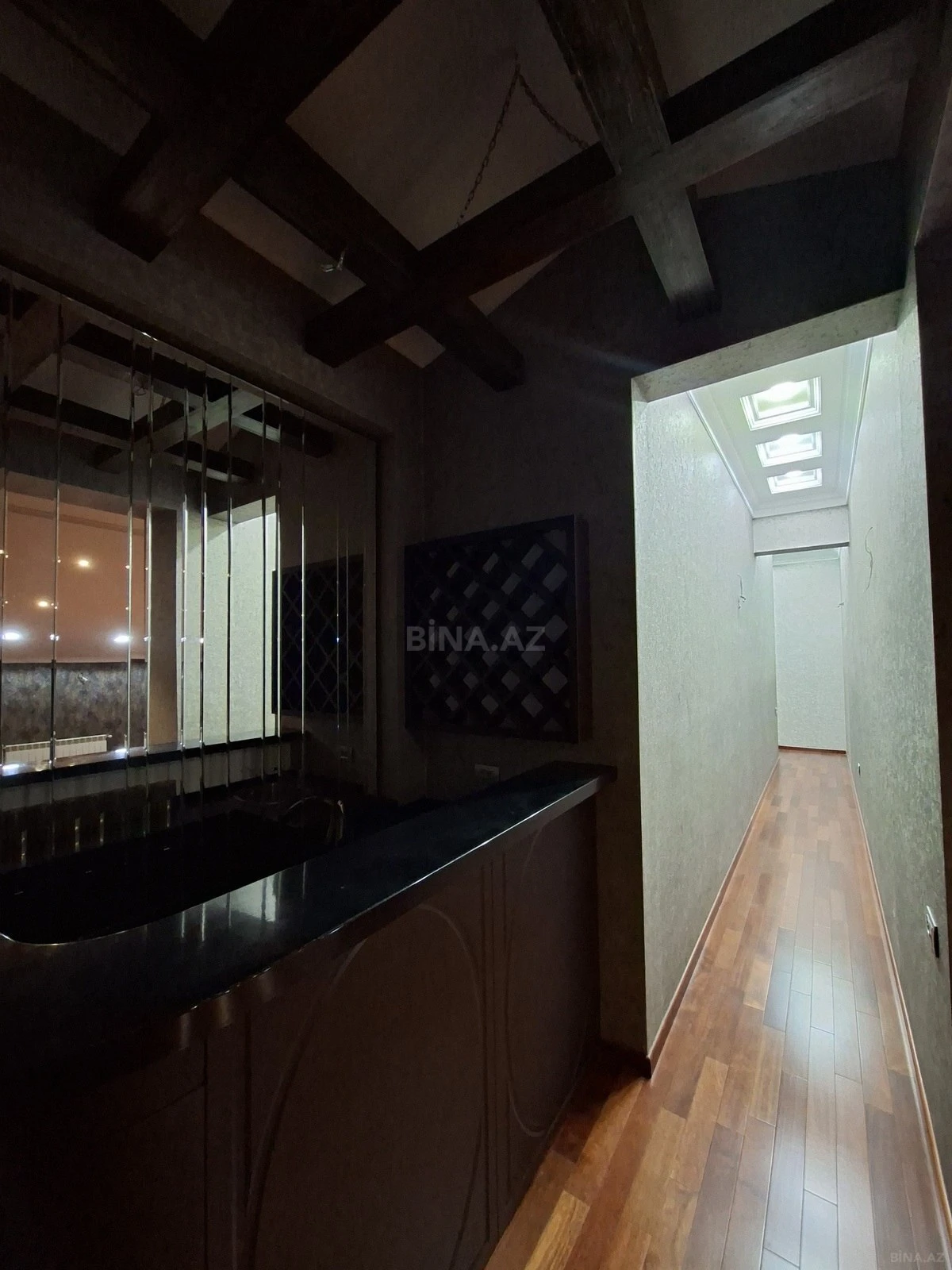 Satılır 5 otaqlı mənzil 310 m²