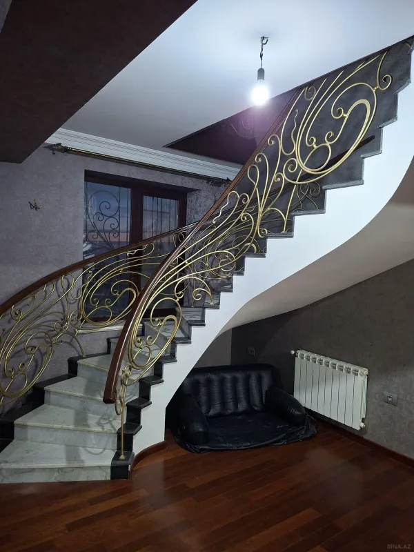 Satılır 5 otaqlı mənzil 310 m²