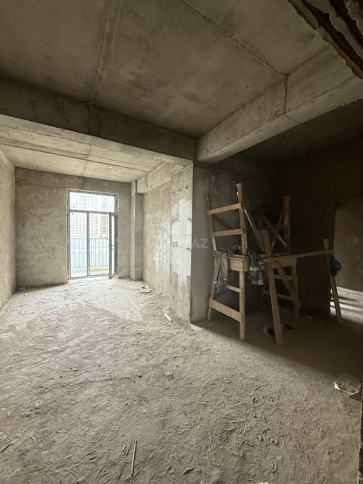 Satılır 3 otaqlı mənzil 92 m²