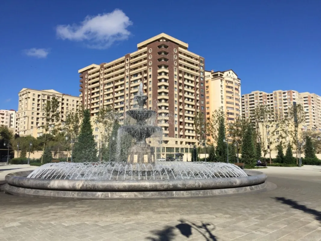 Satılır 5 otaqlı mənzil 225 m²