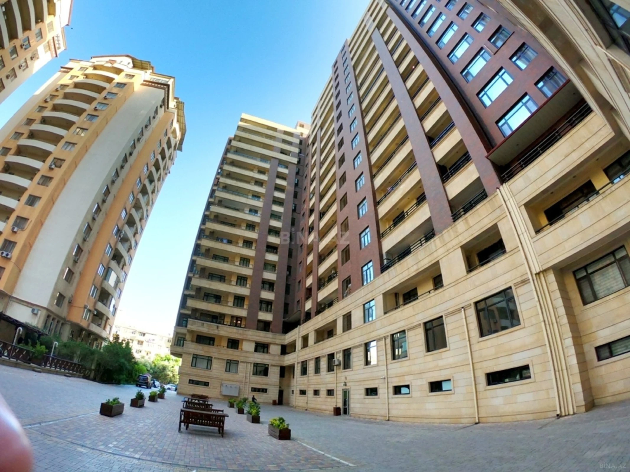 Satılır 5 otaqlı mənzil 225 m²