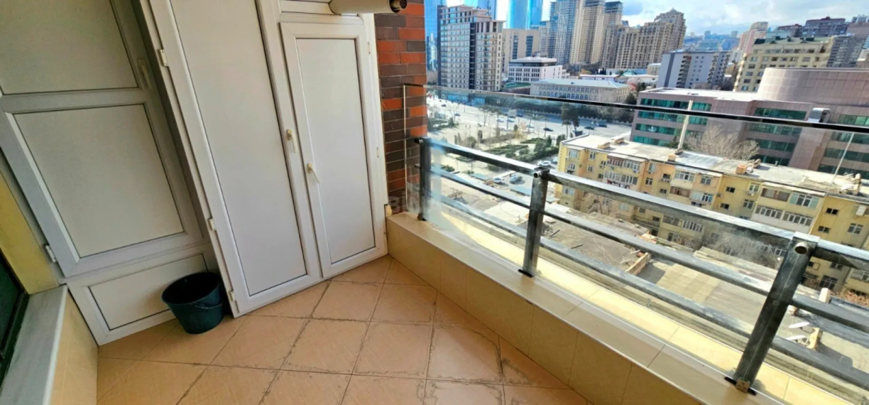 Satılır 5 otaqlı mənzil 225 m²