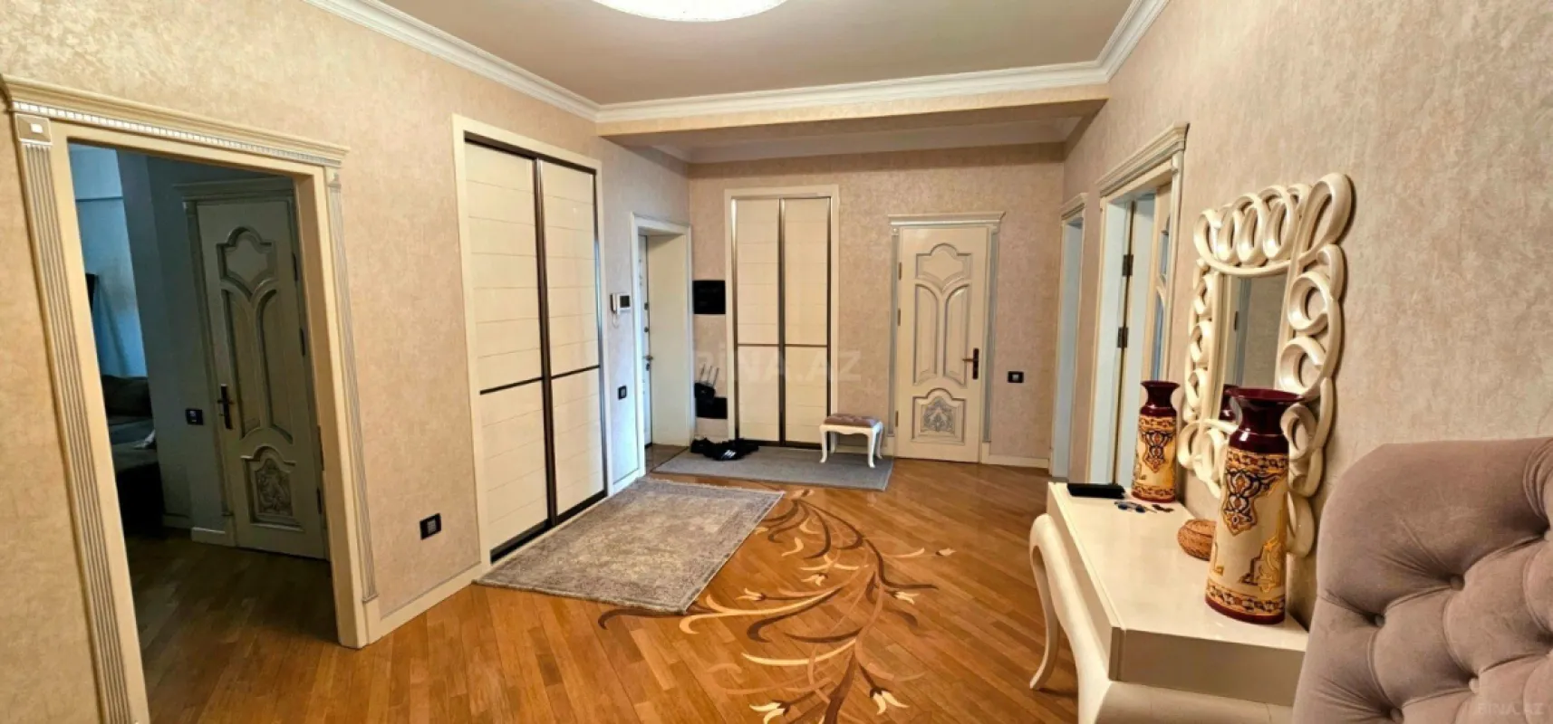 Satılır 5 otaqlı mənzil 225 m²