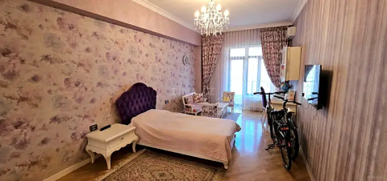 Satılır 5 otaqlı mənzil 225 m²