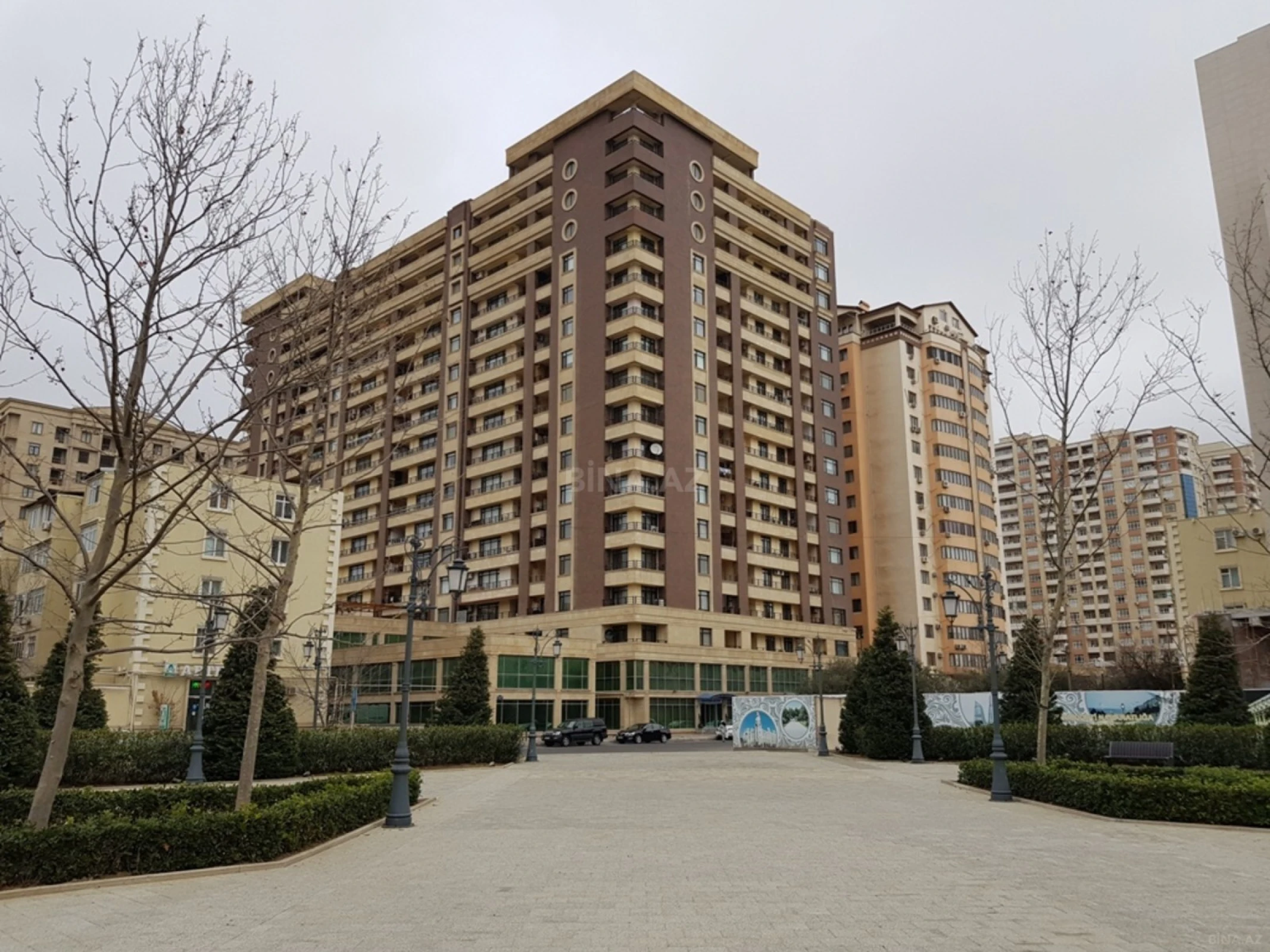 Satılır 5 otaqlı mənzil 225 m²