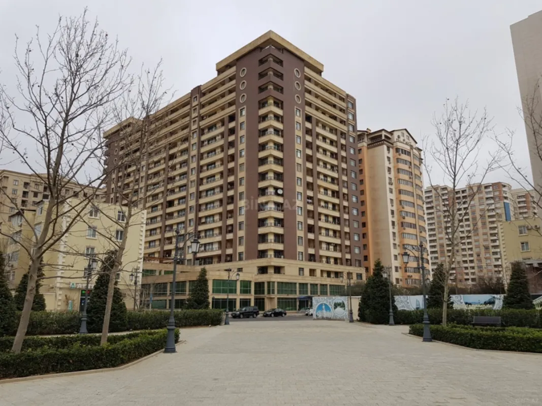 Satılır 5 otaqlı mənzil 225 m²