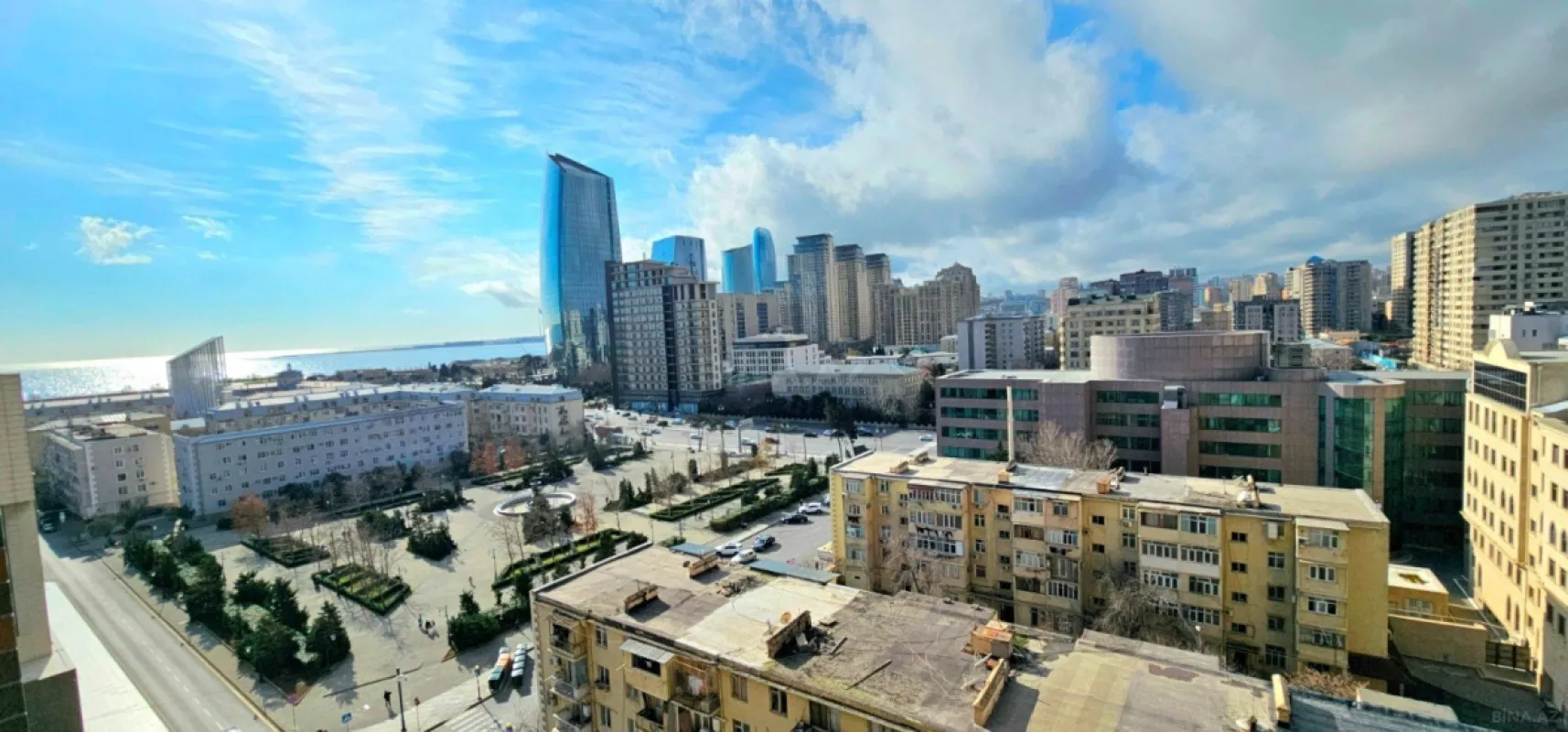 Satılır 5 otaqlı mənzil 225 m²