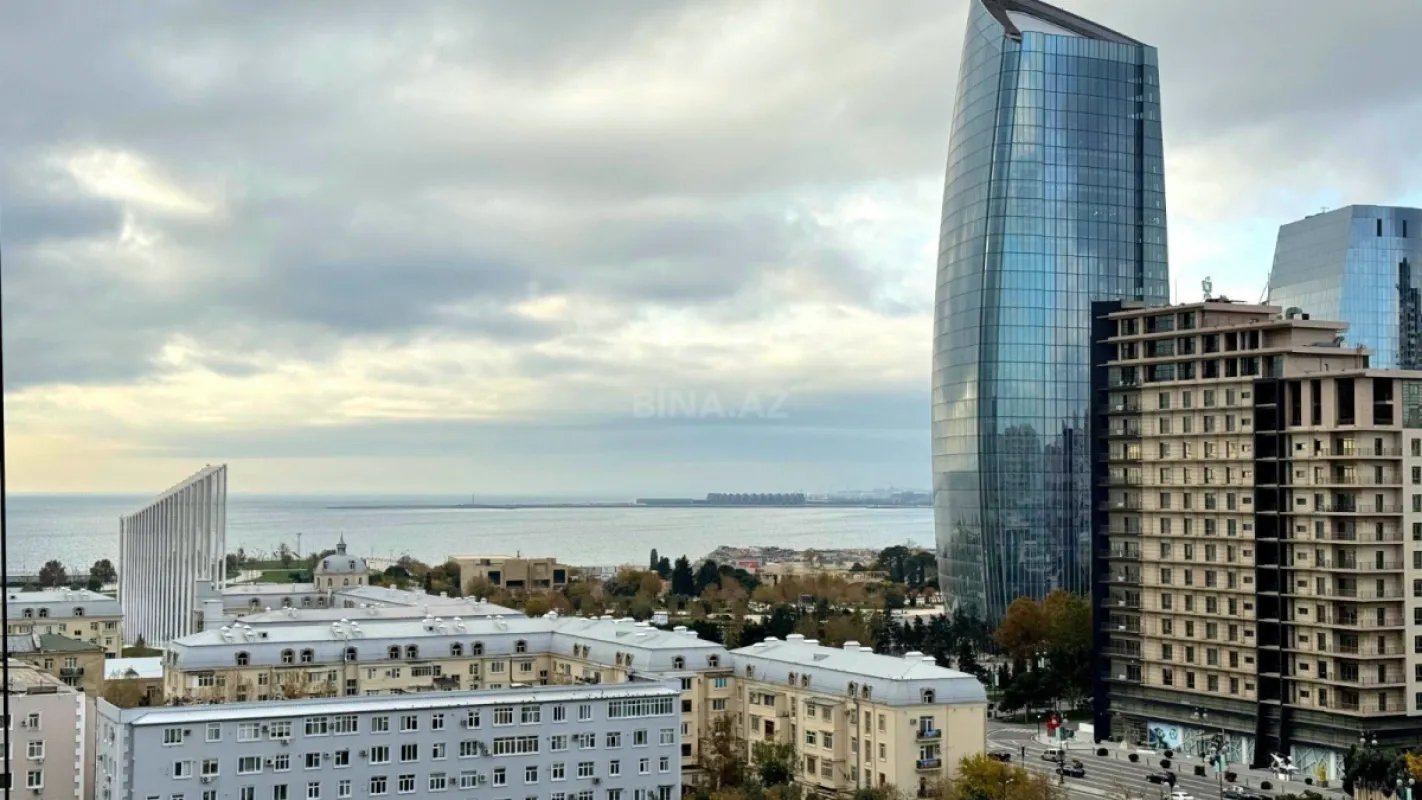 Satılır 5 otaqlı mənzil 225 m²