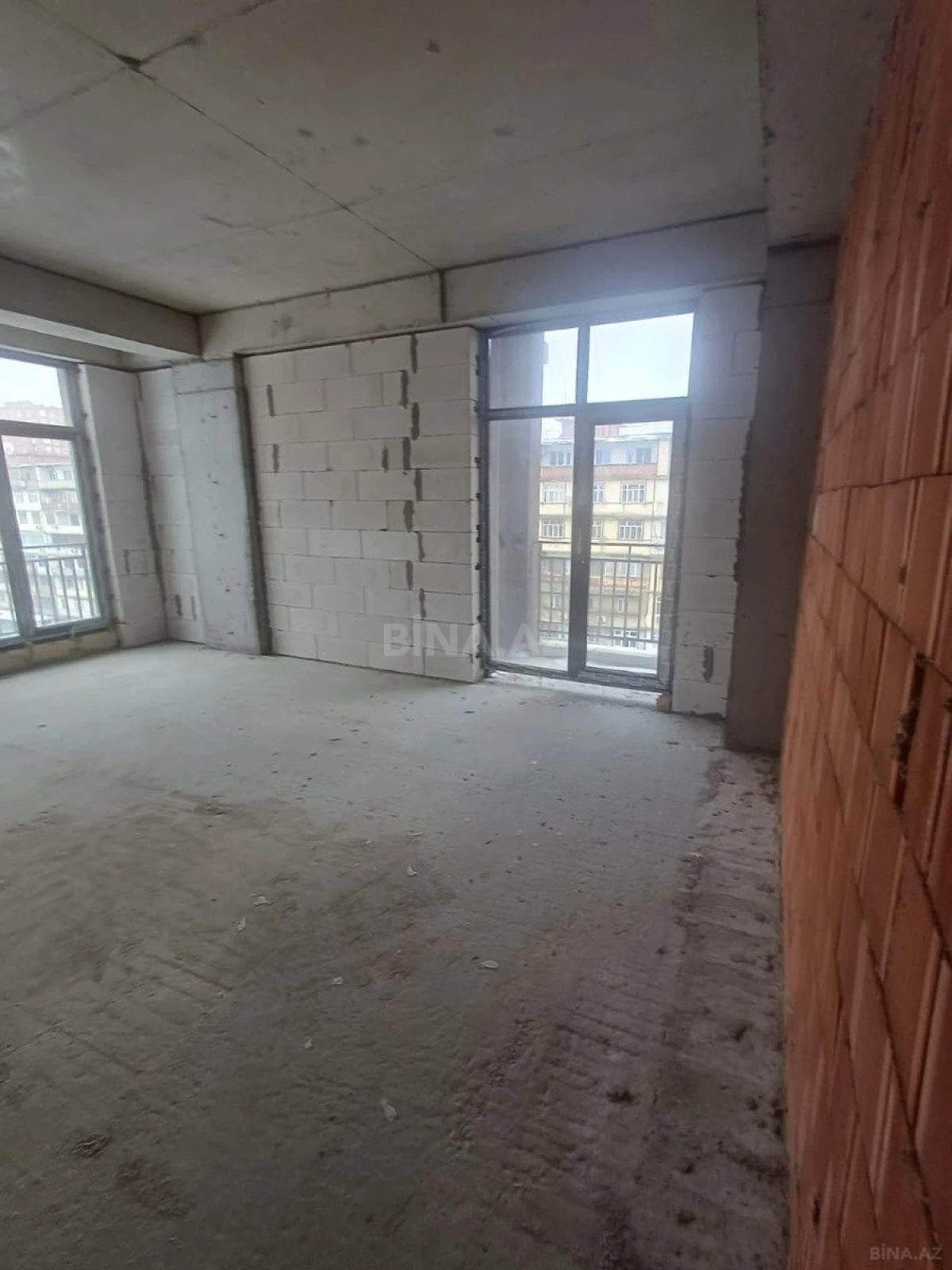 Satılır 4 otaqlı mənzil 224 m²