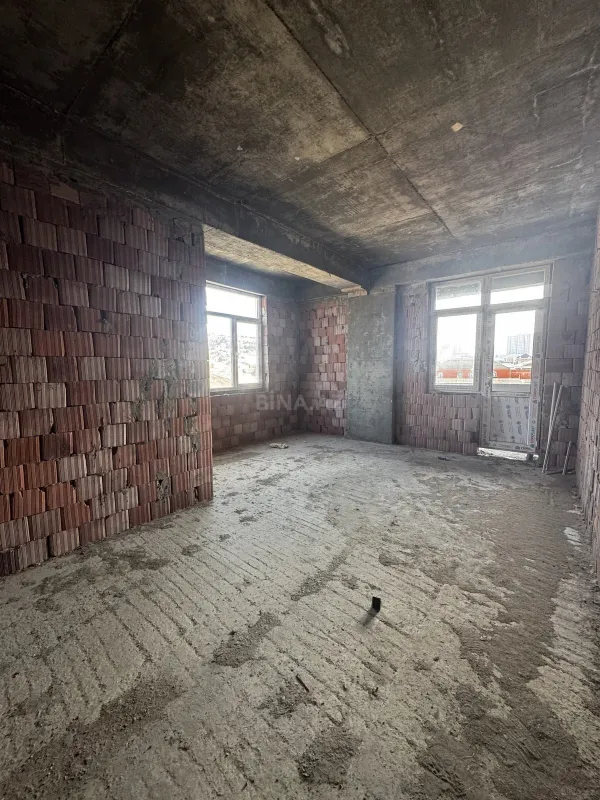 Satılır 4 otaqlı mənzil 224 m²