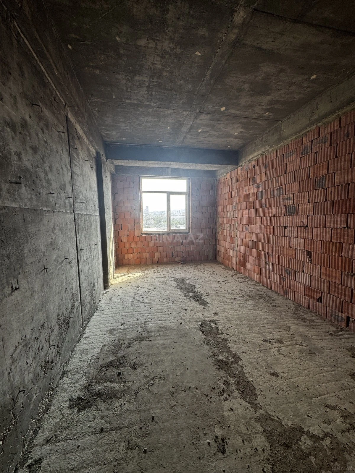 Satılır 4 otaqlı mənzil 224 m²