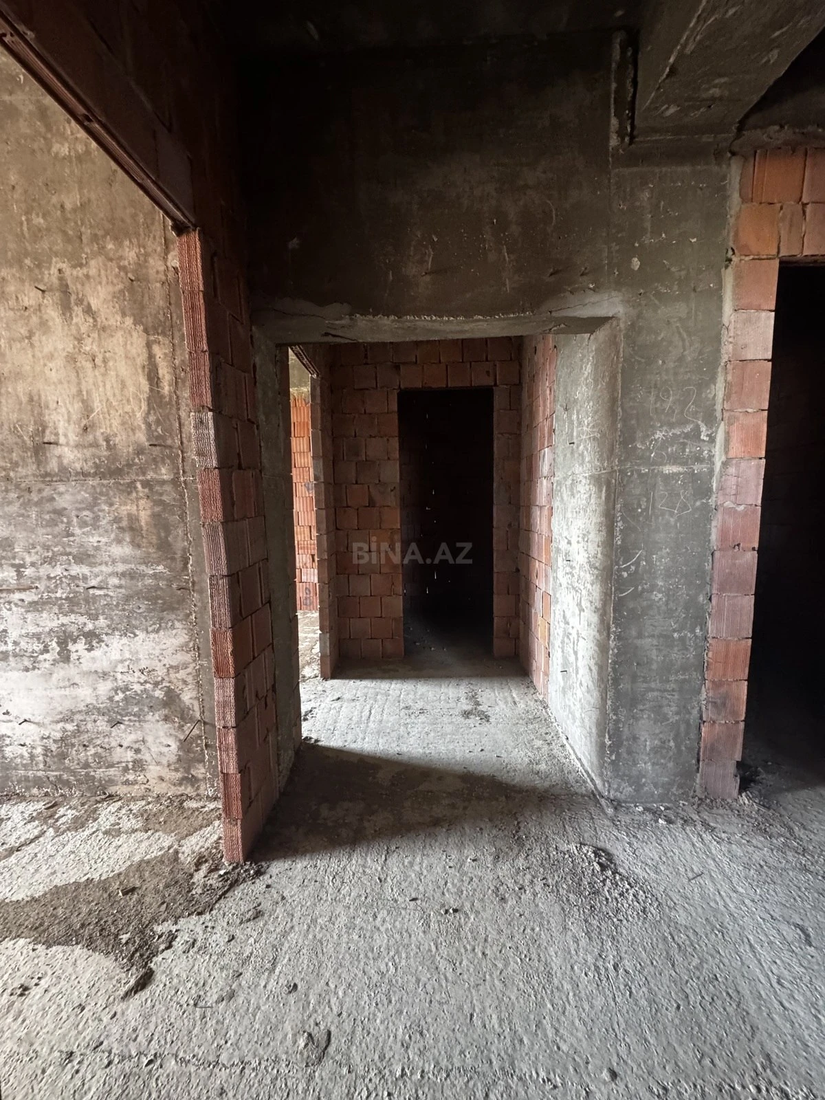 Satılır 4 otaqlı mənzil 224 m²