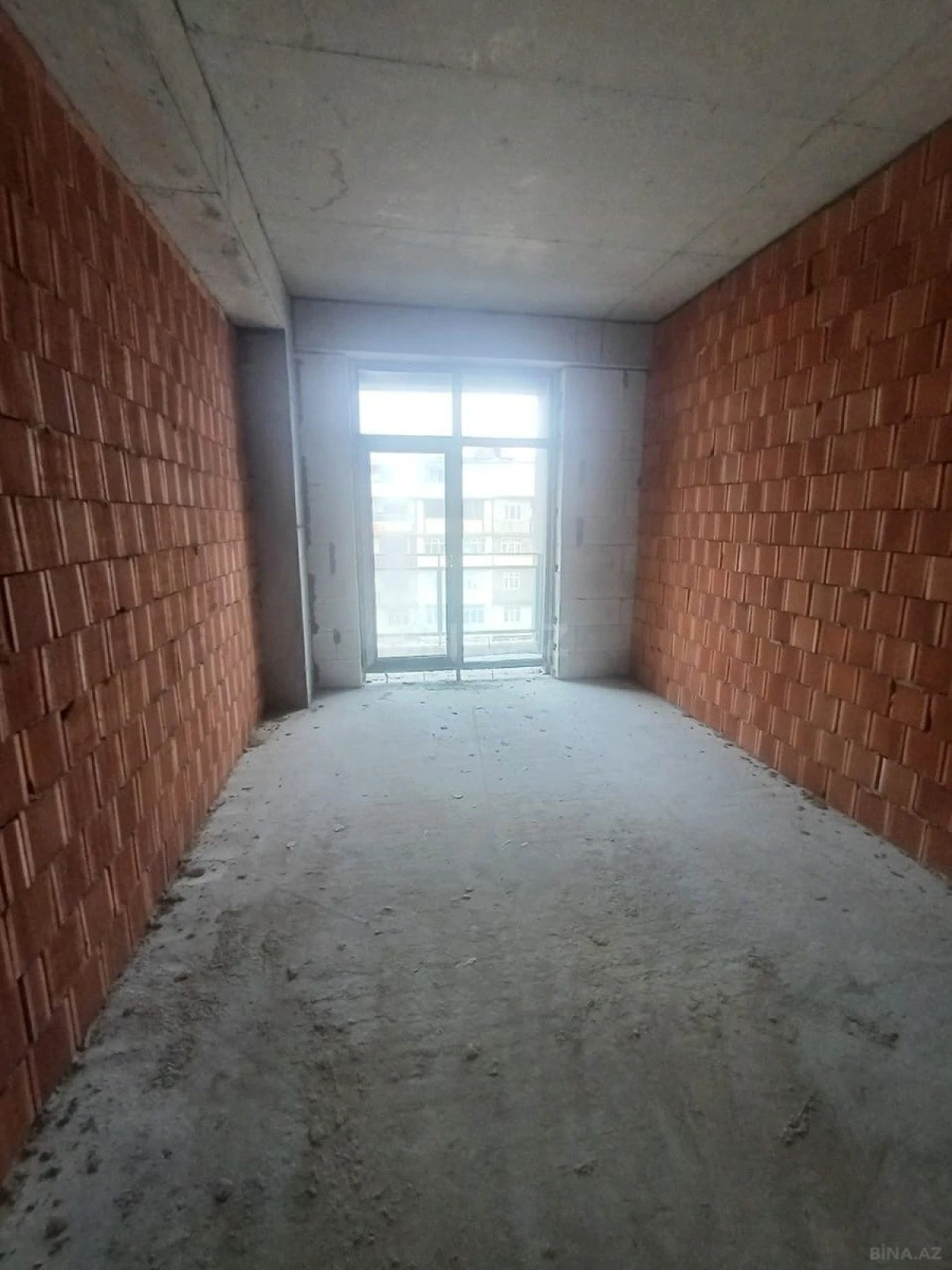 Satılır 4 otaqlı mənzil 224 m²