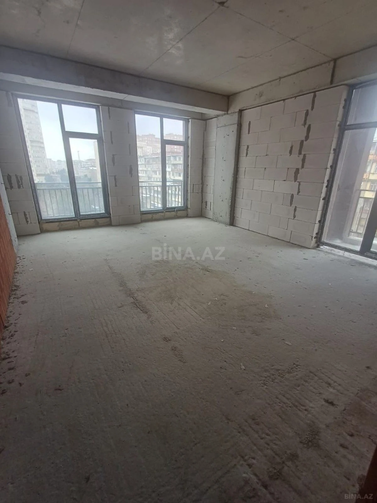 Satılır 4 otaqlı mənzil 224 m²