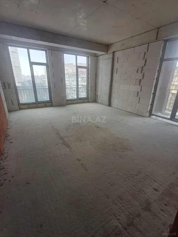 Satılır 4 otaqlı mənzil 224 m²