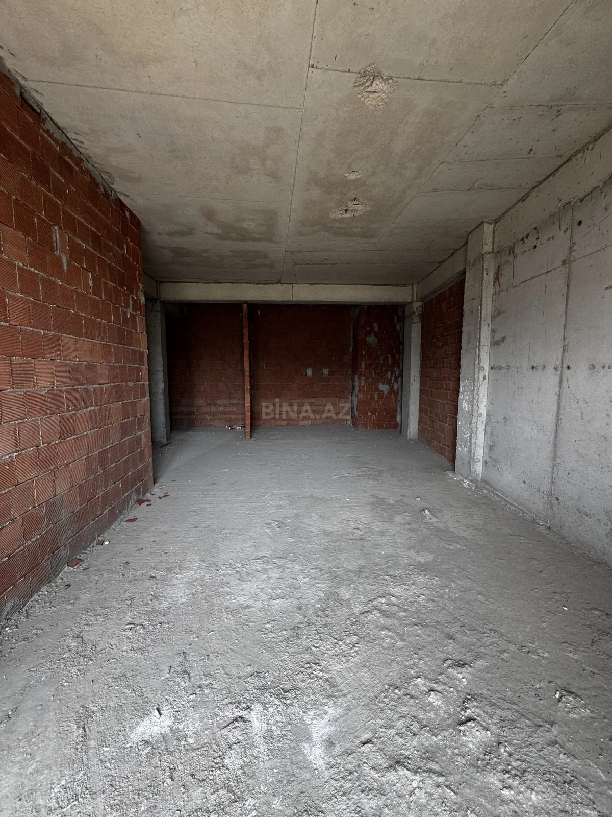 Satılır 4 otaqlı mənzil 224 m²