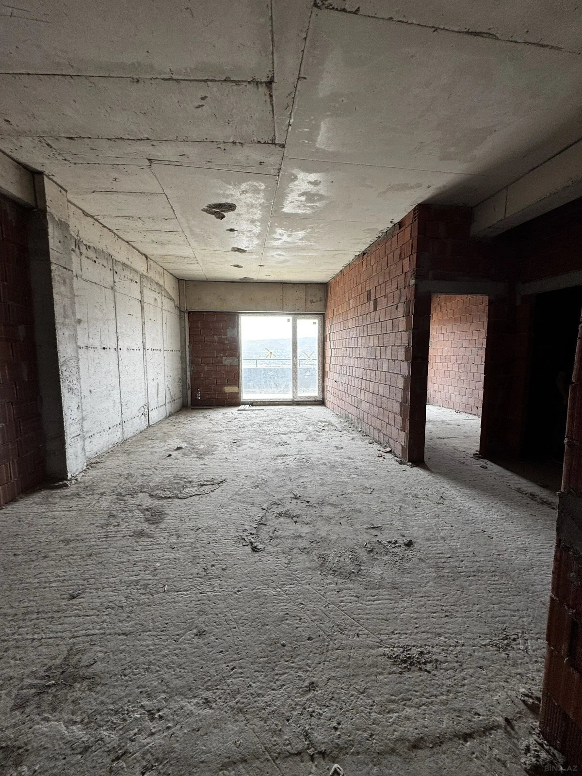 Satılır 4 otaqlı mənzil 224 m²