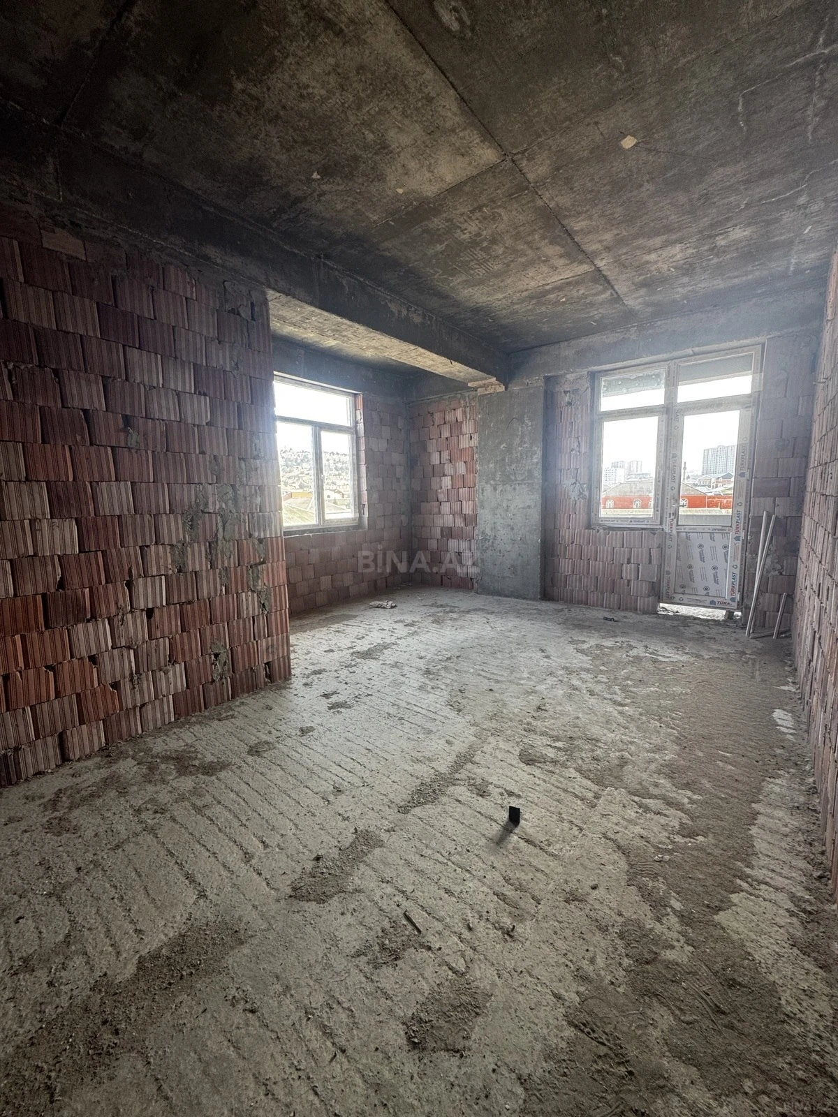 Satılır 4 otaqlı mənzil 224 m²