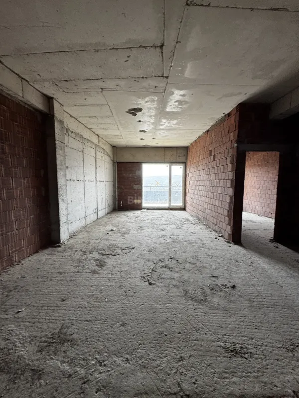 Satılır 4 otaqlı mənzil 224 m²