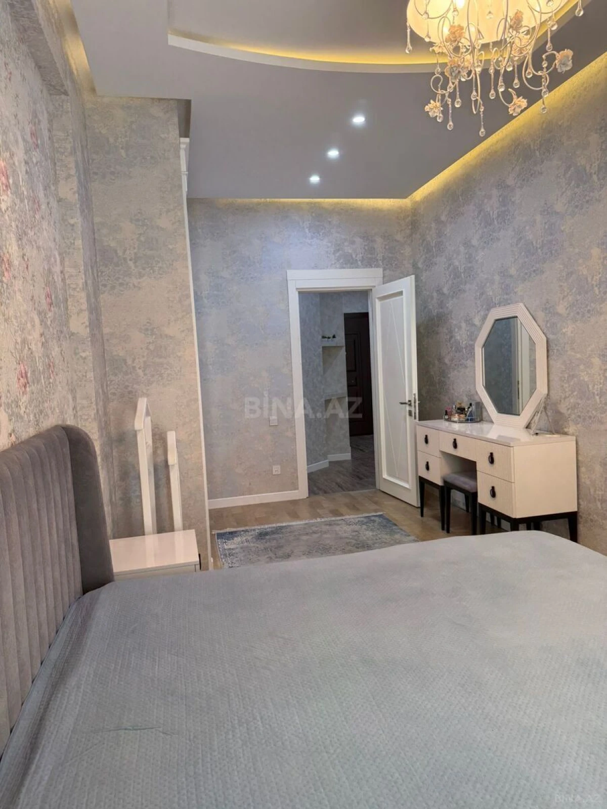 Kirayə verilir 2 otaqlı mənzil 72 m²