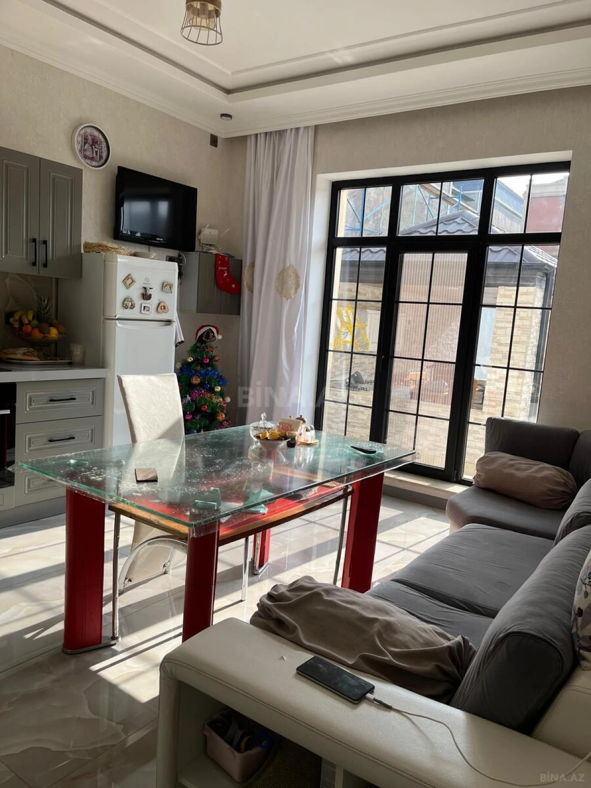 Satılır 5 otaqlı həyət evi 240 m²