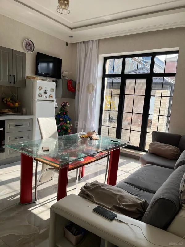 Satılır 5 otaqlı həyət evi 240 m²