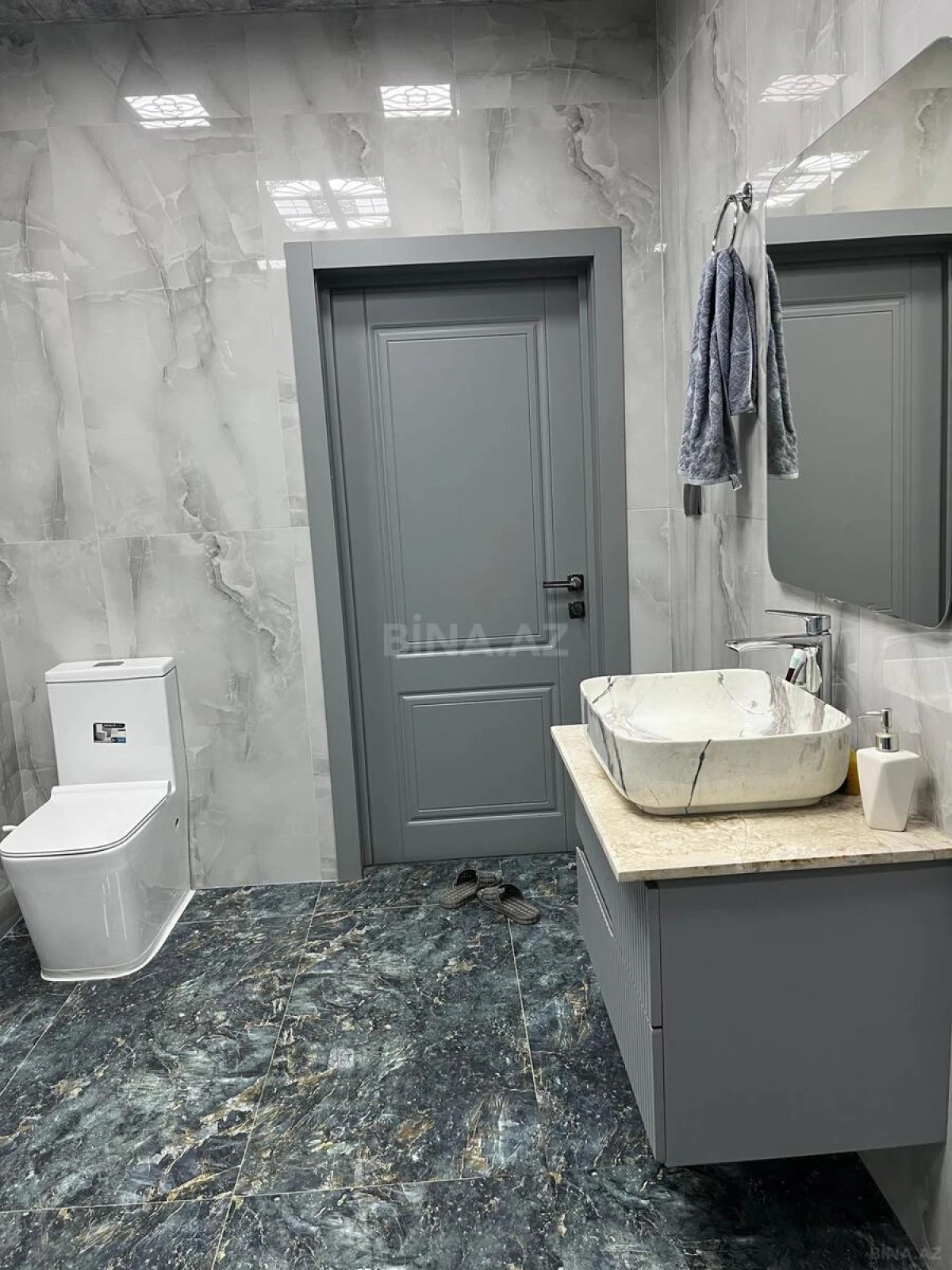 Satılır 5 otaqlı həyət evi 240 m²