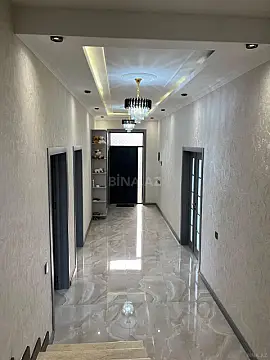 Satılır 5 otaqlı həyət evi 240 m²