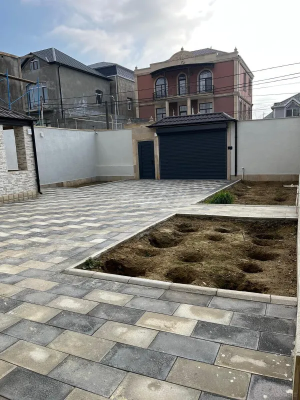 Satılır 5 otaqlı həyət evi 240 m²