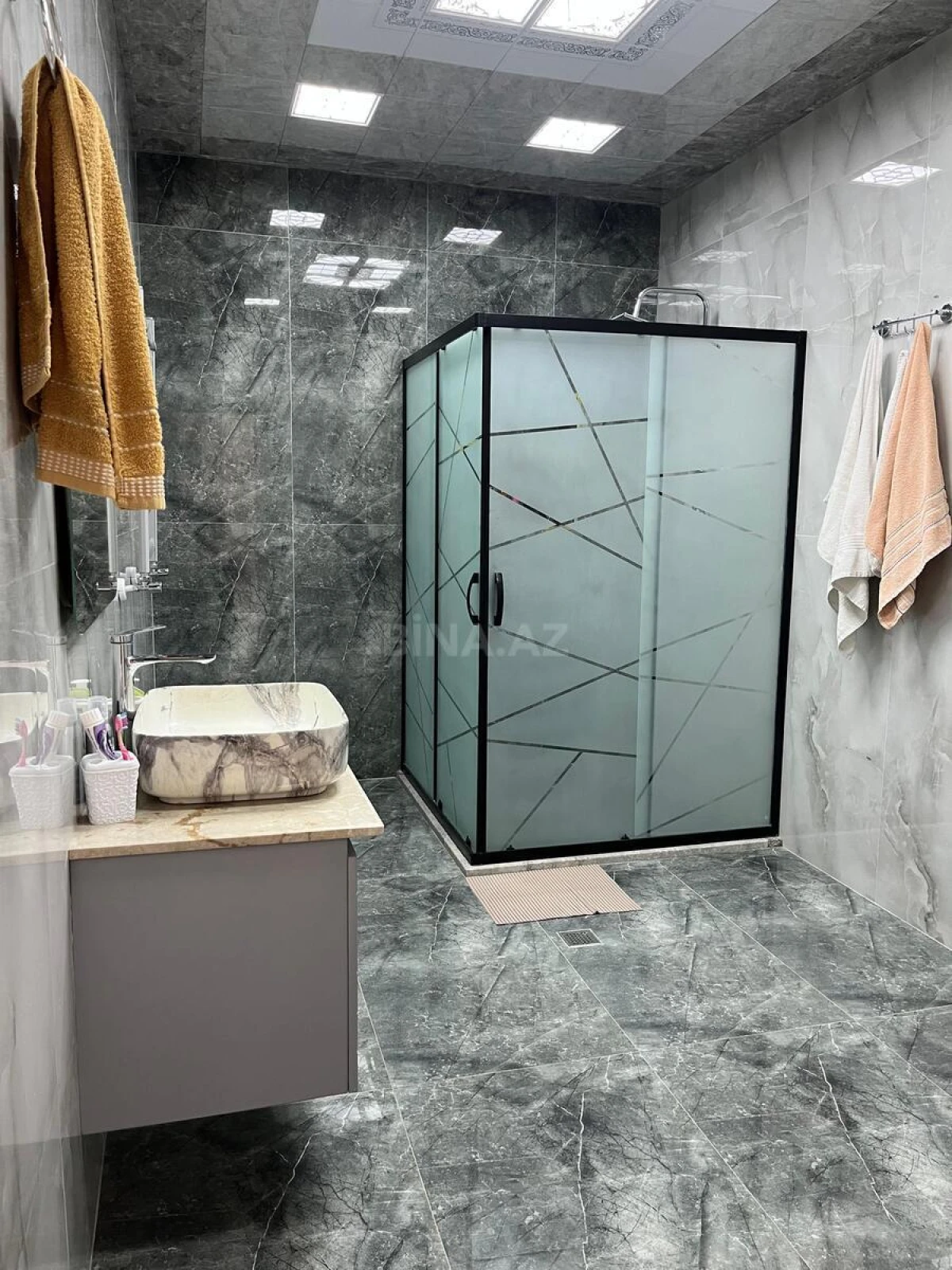Satılır 5 otaqlı həyət evi 240 m²