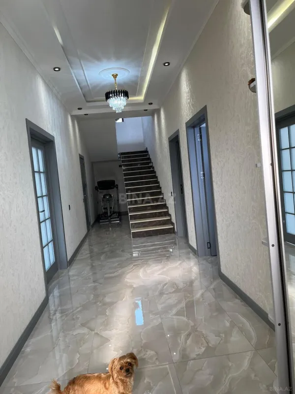 Satılır 5 otaqlı həyət evi 240 m²