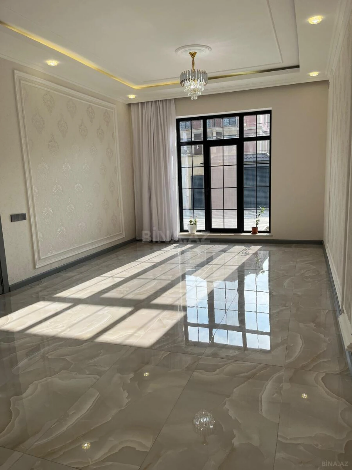 Satılır 5 otaqlı həyət evi 240 m²