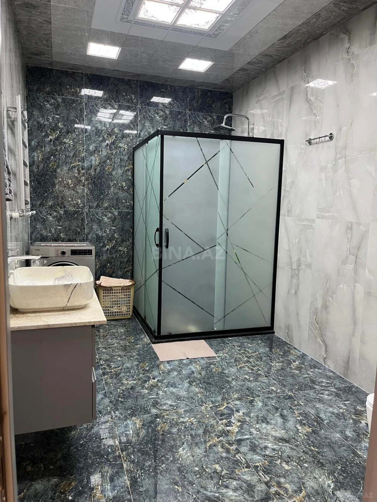 Satılır 5 otaqlı həyət evi 240 m²