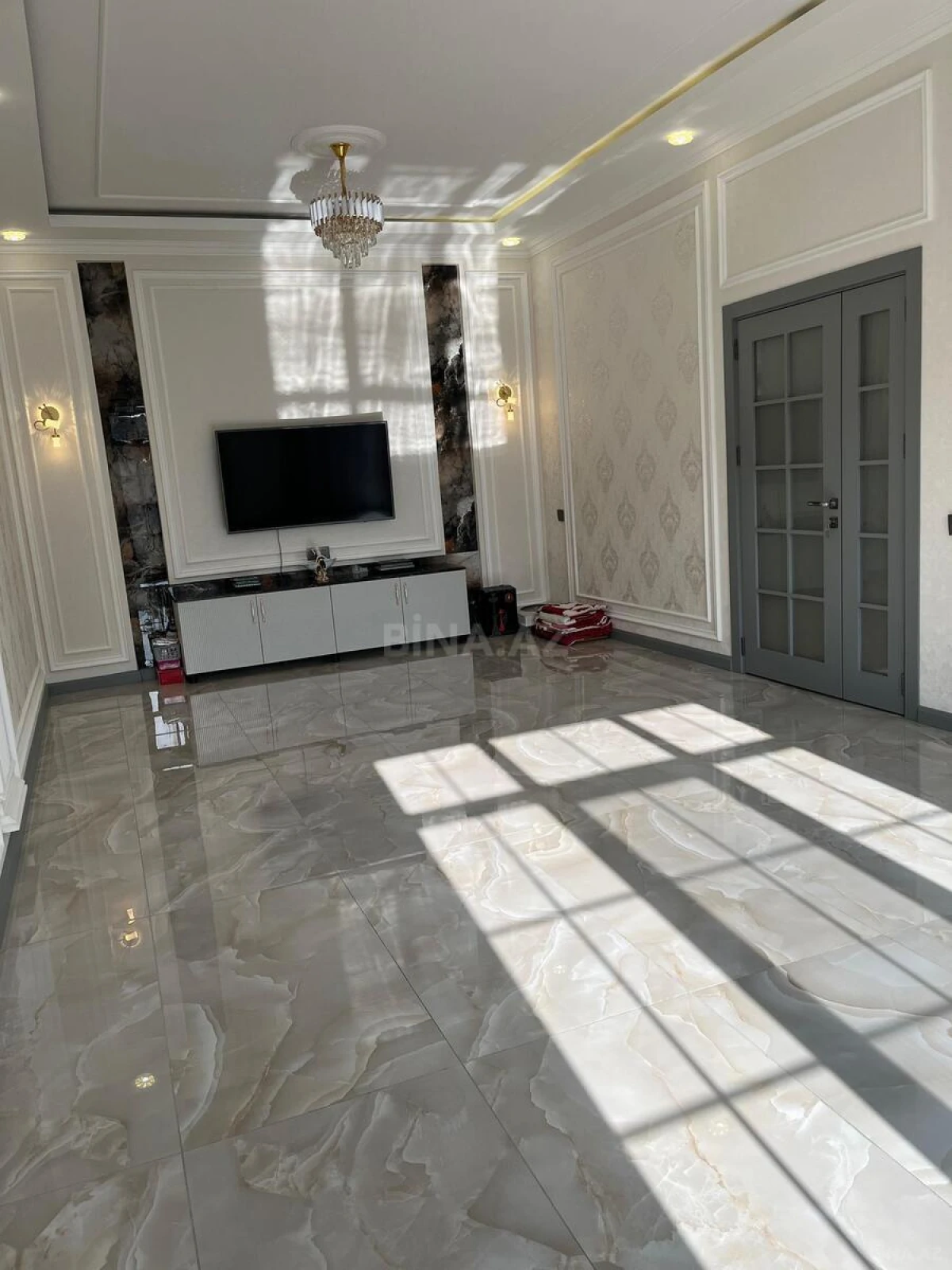 Satılır 5 otaqlı həyət evi 240 m²
