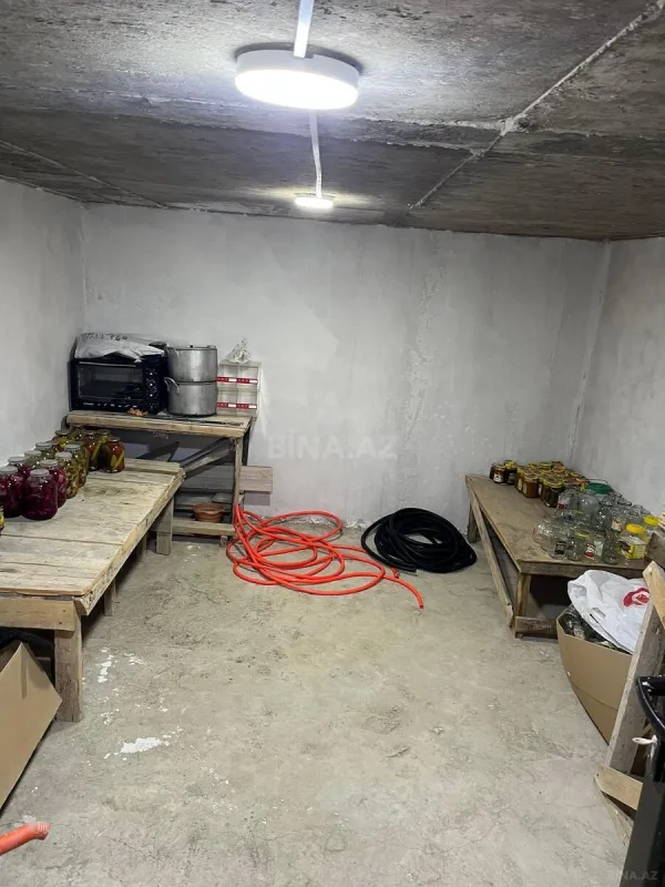 Satılır 5 otaqlı həyət evi 240 m²