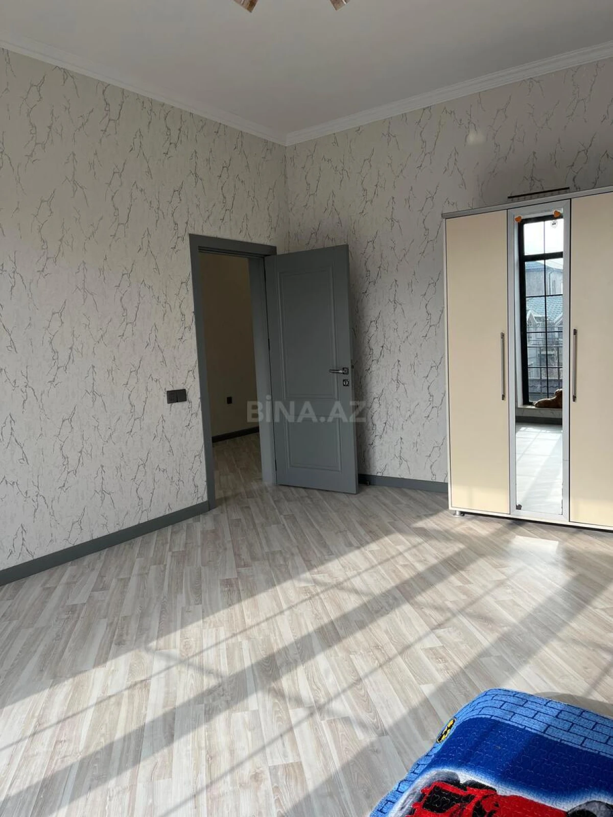 Satılır 5 otaqlı həyət evi 240 m²