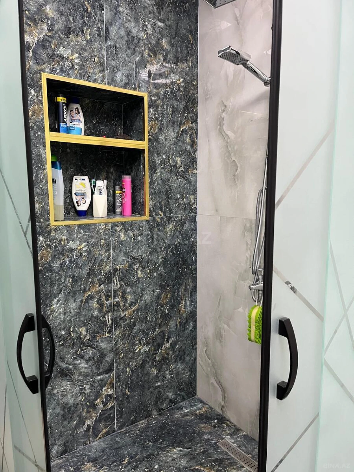 Satılır 5 otaqlı həyət evi 240 m²