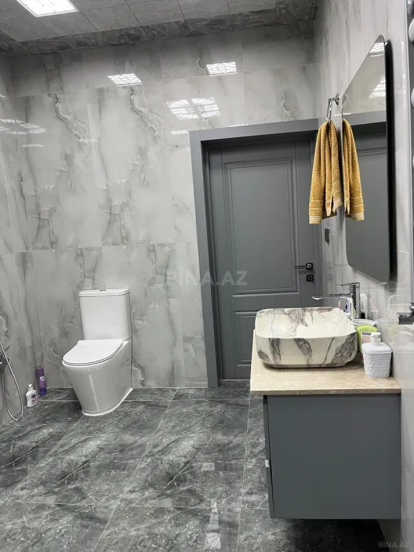 Satılır 5 otaqlı həyət evi 240 m²