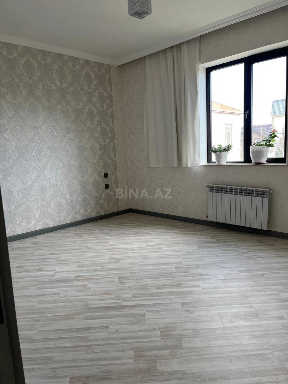 Satılır 5 otaqlı həyət evi 240 m²
