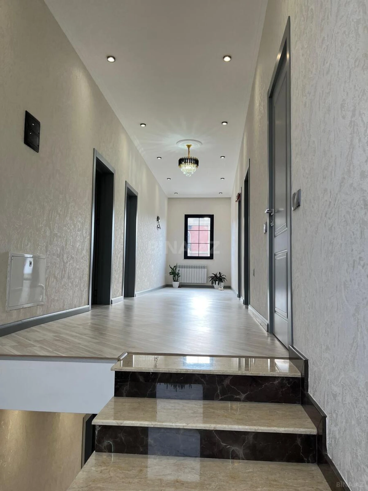Satılır 5 otaqlı həyət evi 240 m²