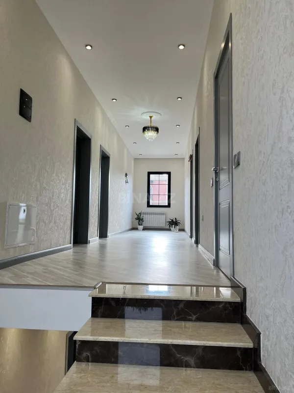Satılır 5 otaqlı həyət evi 240 m²