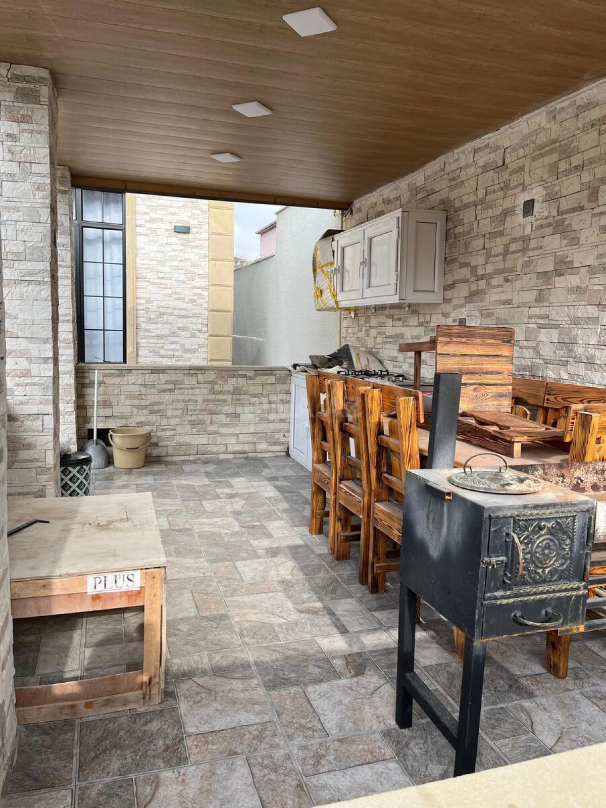 Satılır 5 otaqlı həyət evi 240 m²