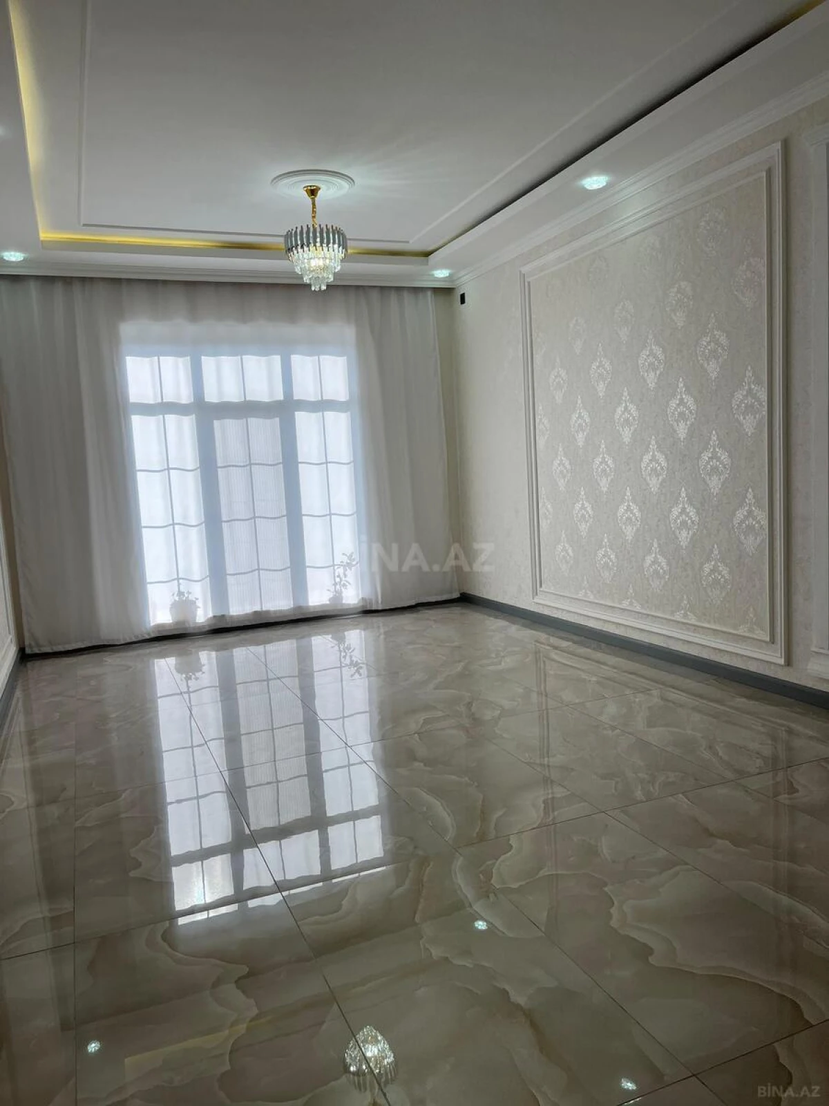 Satılır 5 otaqlı həyət evi 240 m²