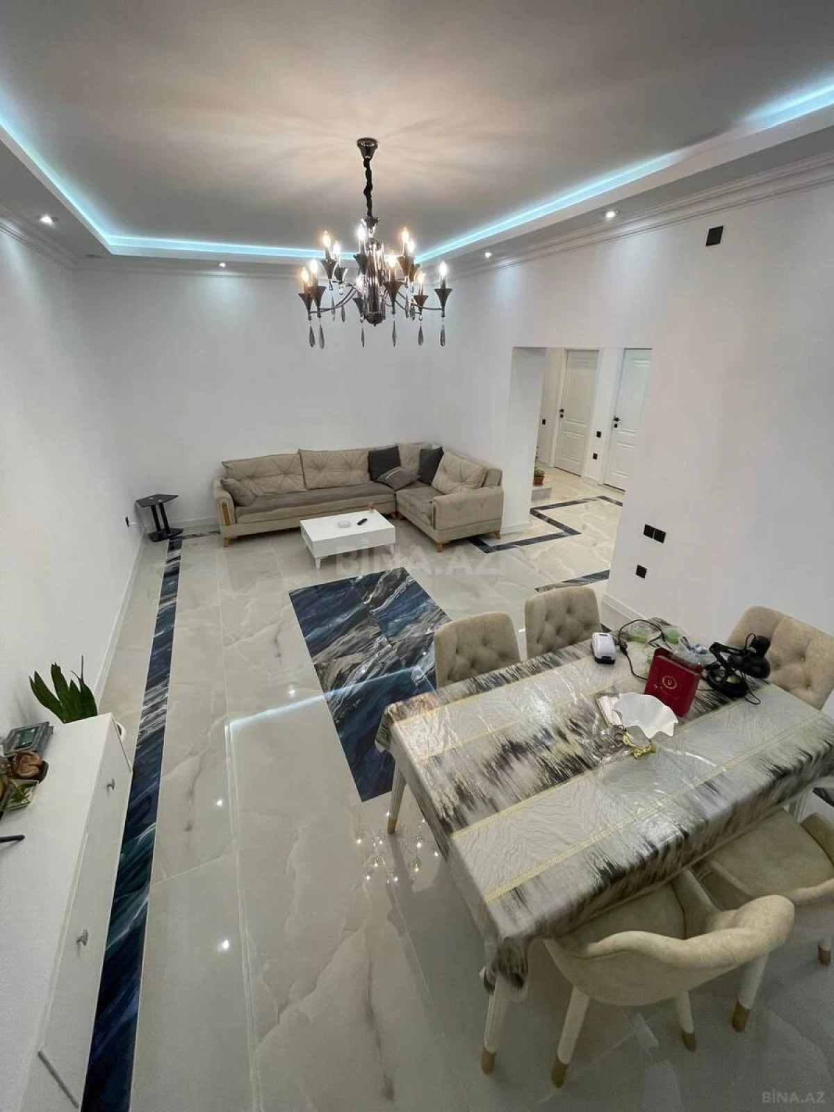 Satılır 6 otaqlı həyət evi 240 m²