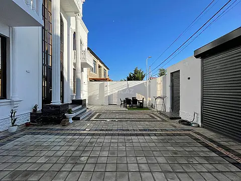 Satılır 6 otaqlı həyət evi 240 m²