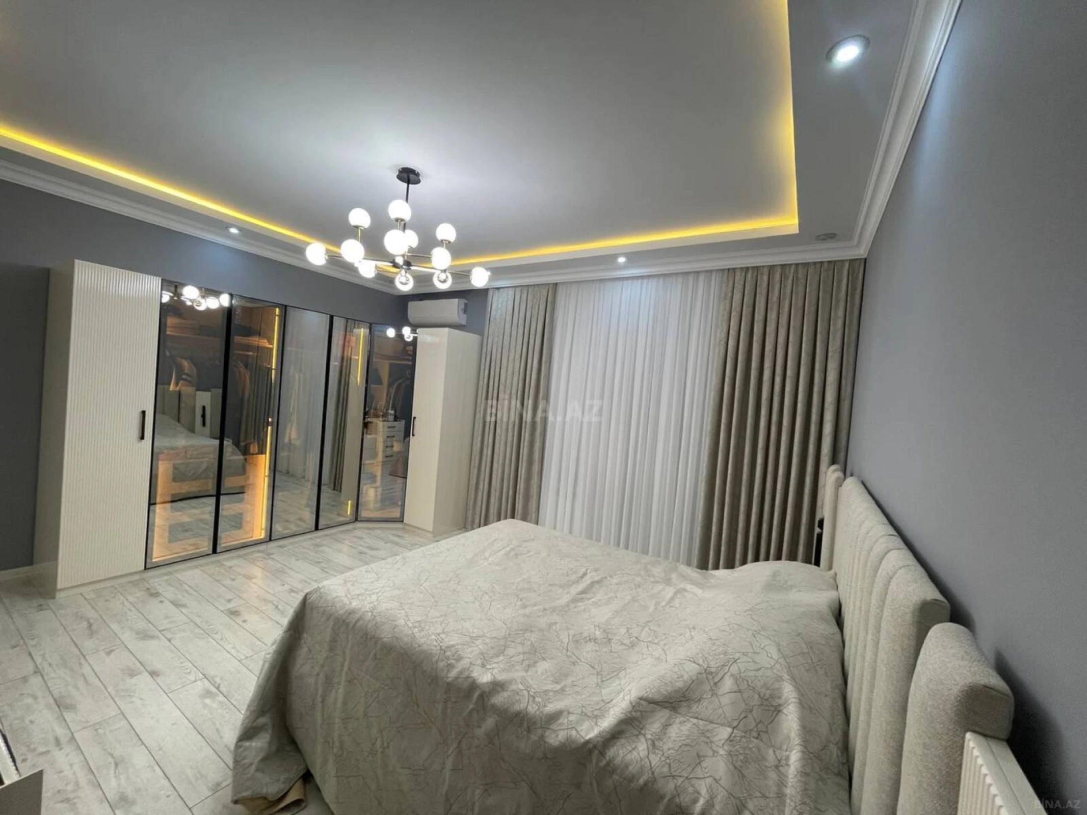 Satılır 6 otaqlı həyət evi 240 m²