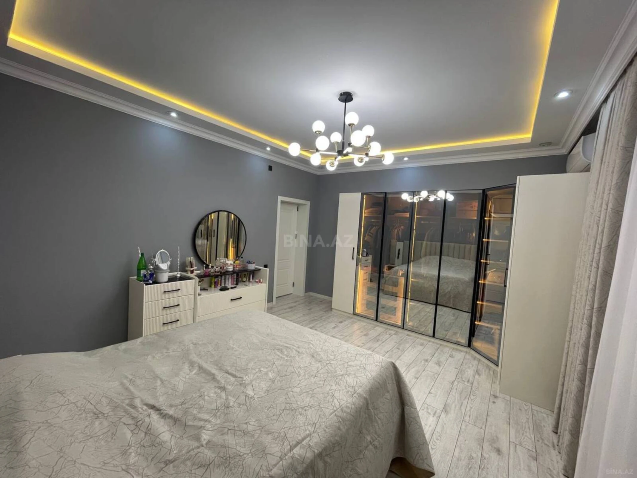 Satılır 6 otaqlı həyət evi 240 m²